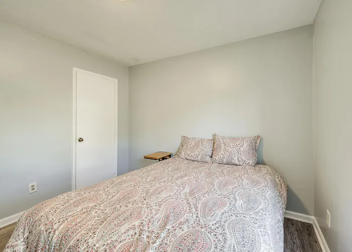 5 Mi To Fort Moore: Quiet Columbus Home W/ Yard