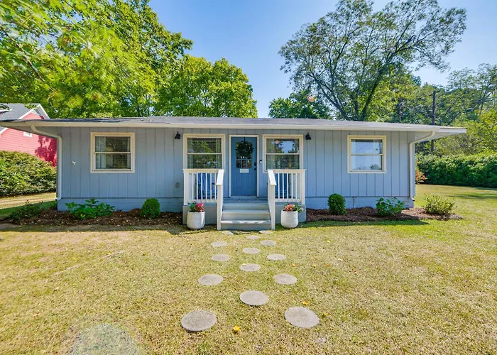 Walk To Dtwn Pine Mountain! Quiet Cottage W/ Yard