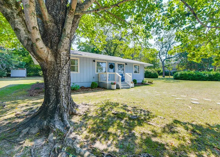 Walk To Dtwn Pine Mountain! Quiet Cottage W/ Yard